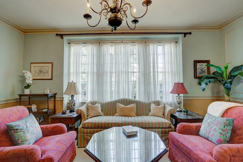 “Hazel”-Cozy “French” decor -1full/2 twin, for 4 - Image 1