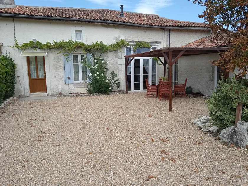 Charming House with Pool - Image 1
