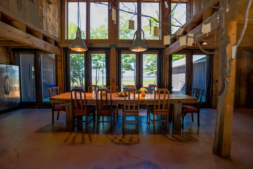 Indoor pool, on lake, sauna, barn-style house - Image 1