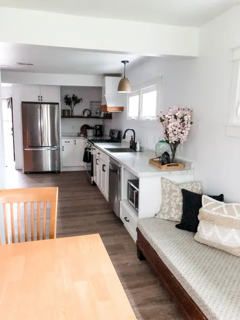The Lovejoy Cottage • Walk to Beach, Sleeps 10, AC - Image 1