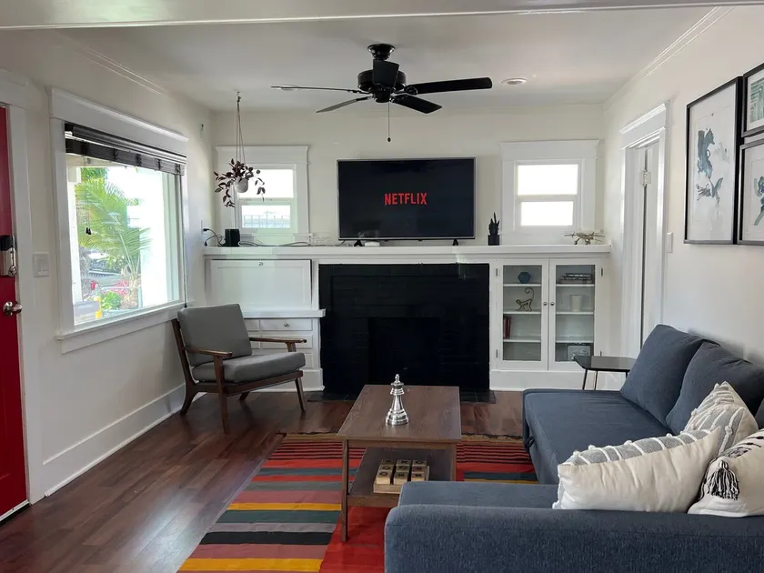Handcrafted bungalow in the heart of Long Beach - Image 1