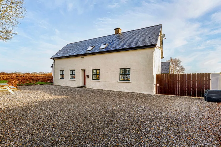 Traditional Cosy Cottage with beautiful views - Image 1