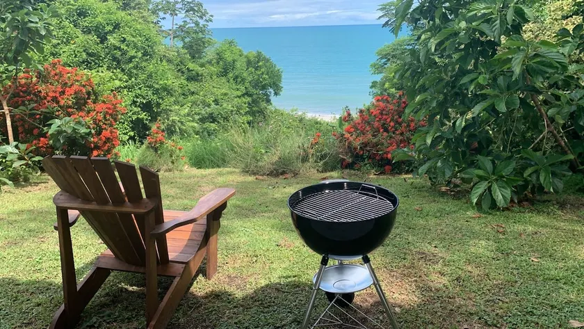 Comfortable cabin facing a spectacular private beach. - Image 1