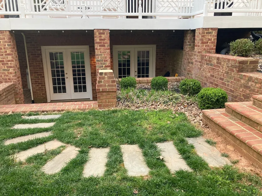 2 bedroom basement apartment. - Image 1