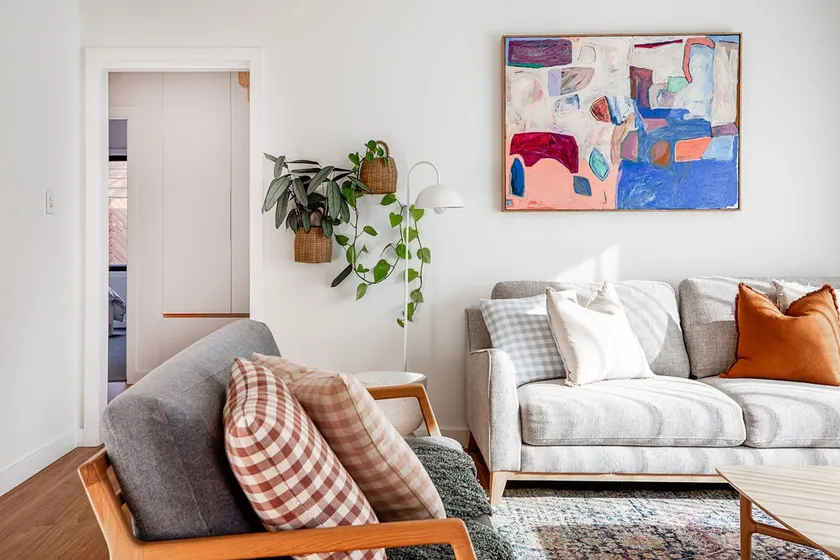 Convenient luxury home minutes to CBD and hospital - Image 1