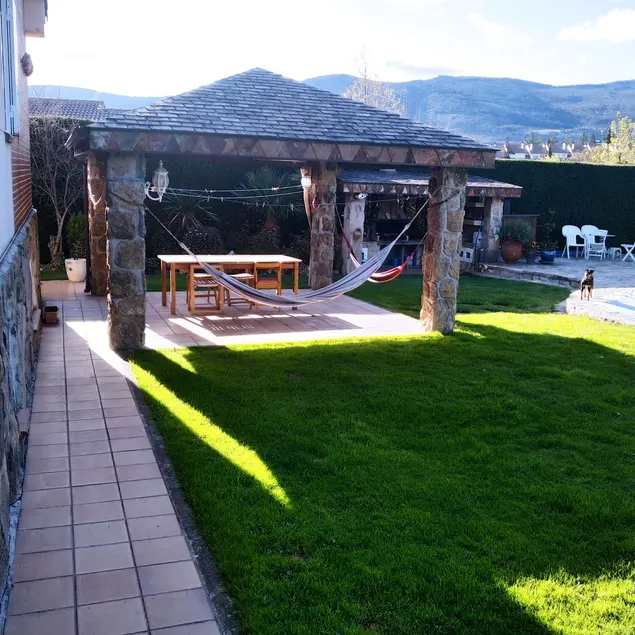 Lovely place with a pool in summer - Image 1