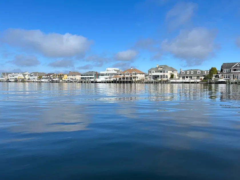5BR/3BTH waterfront family beach house with hot tub, kayaks, bikes and game room - Image 1