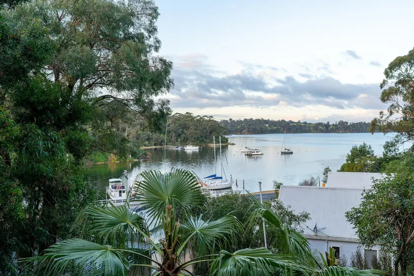The View, Metung. Cosy, Comfy, Pet friendly & breathtaking views of Bancroft Bay - Image 1