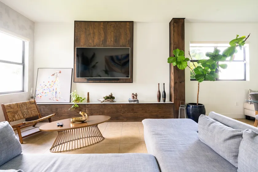 Tropical Green Home in Hollywood, Florida - Image 1