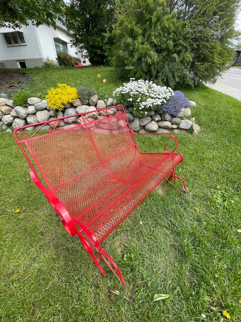 Red Bench Airbnb-East Hill 2 rooms, 3 beds + bath. - Image 1