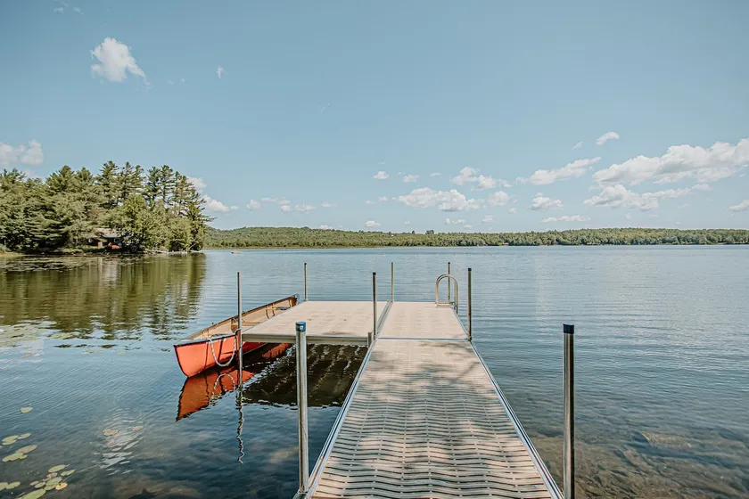 Private, Modern 4 Bedroom Lakefront Escape - Image 1