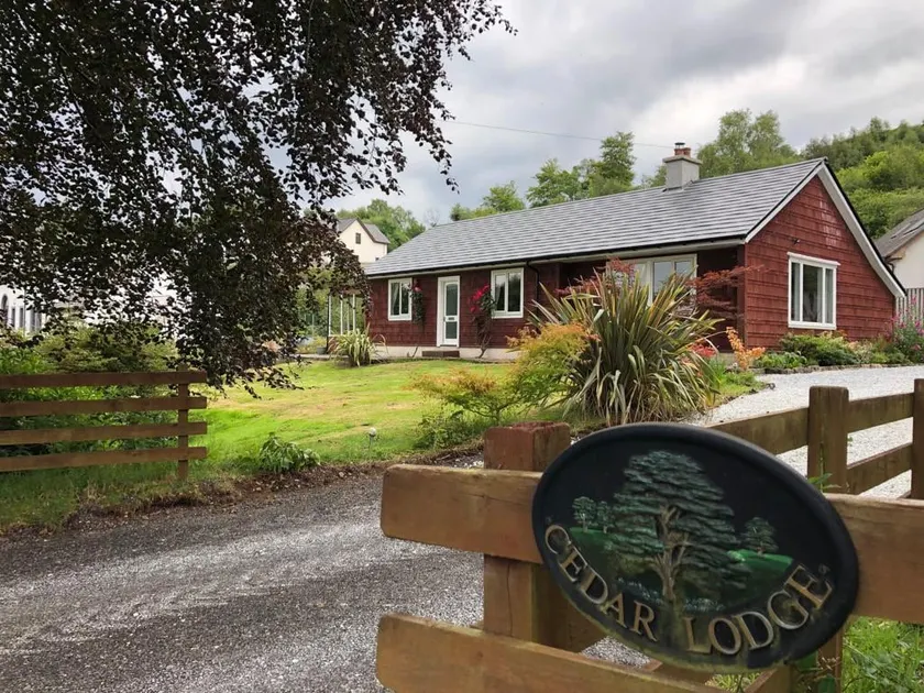 Cosy 3 bedroom cottage in scenic coastal village - Image 1