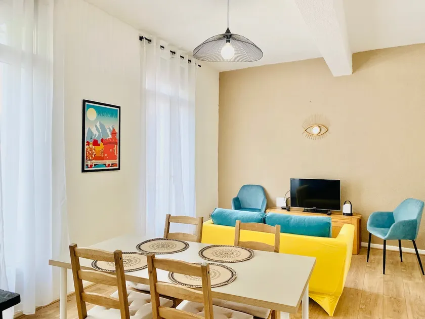 Beautiful Bright Sunny Apartment F4 with Large Terrace - Image 1
