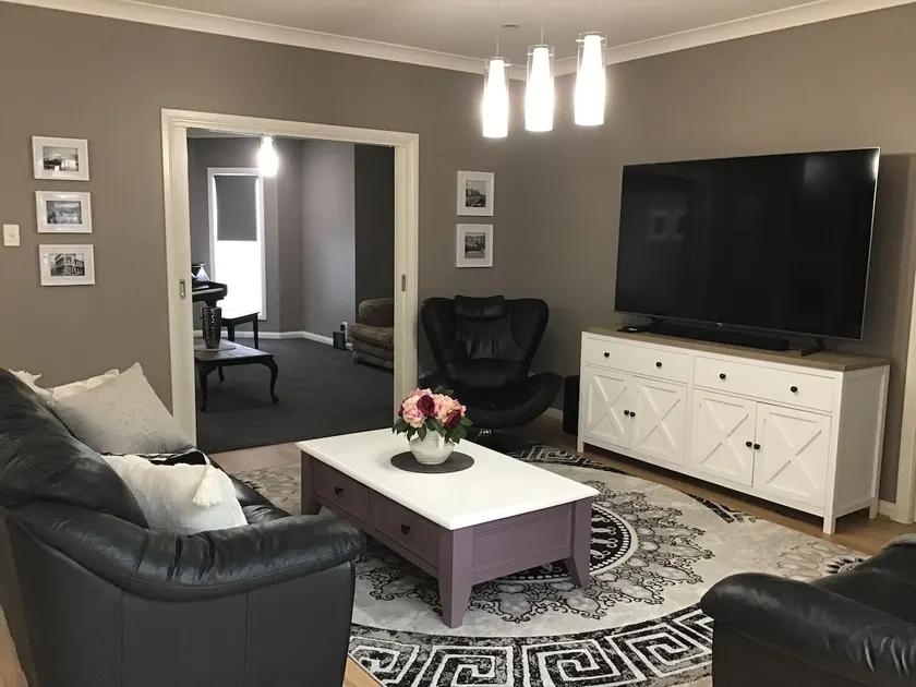\"LobeGott\" - Luxury 4 Bedroom, central location! - Image 1