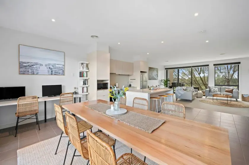 Torquay Luxe Retreat - Image 1