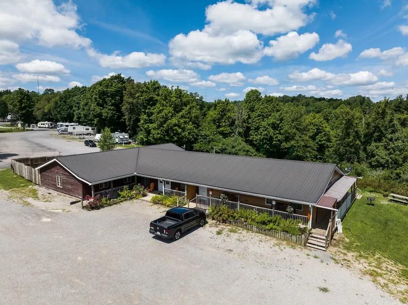 Private 20 person lodge on a 66 acre campground. - Image 1