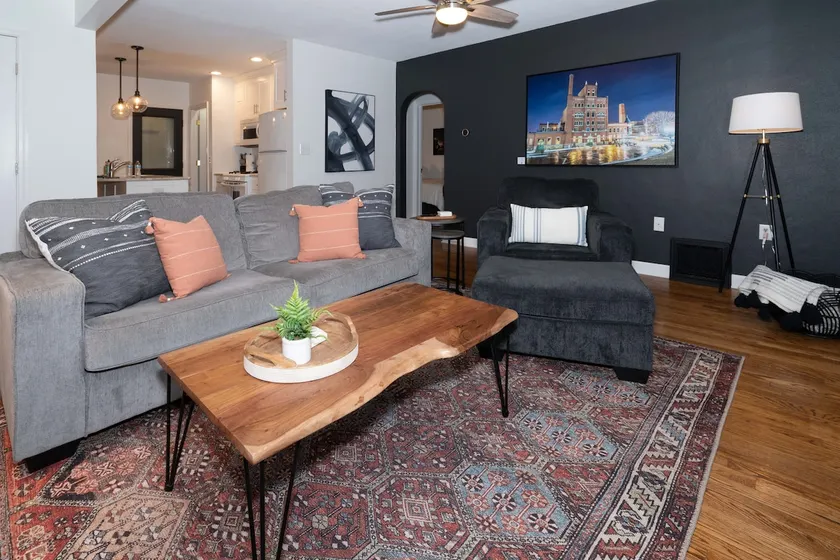Cheerful 2-bedroom home in the heart of Dubuque - Image 1