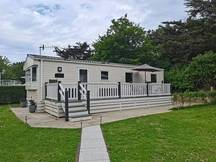 Two bedroom holiday home with decking and patio - Image 1