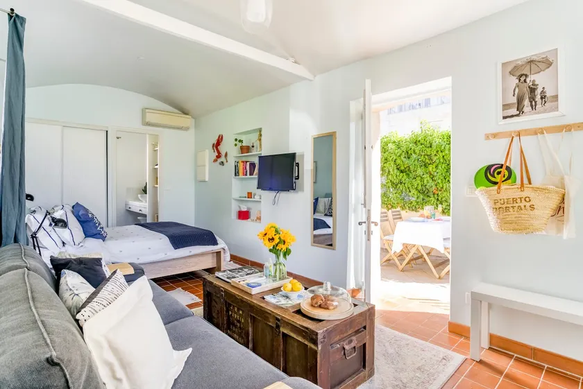 Cabane de Picasso, studio,2 min walk to the beach - Image 1
