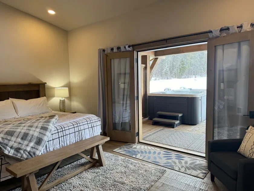 Mountain Views•2BR Condo Balcony Spa• Near Glacier - Image 1