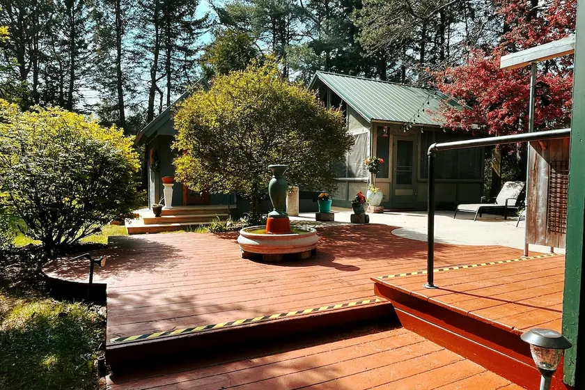 Unique Artisan home, near water, beach ,biking & hiking trails,3 bedroom,Hot tub - Image 1