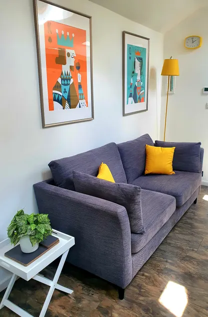 Cute, cosy apartment near city centre free parking - Image 1