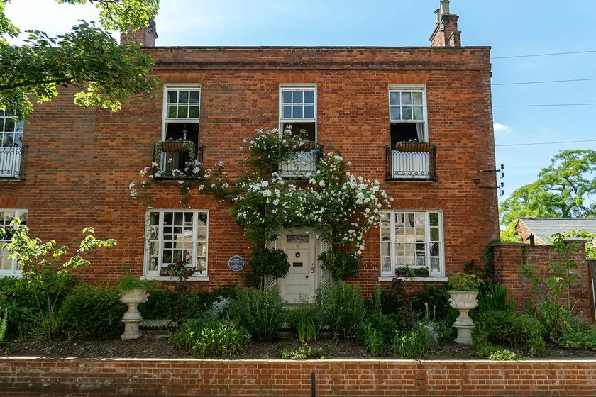 Observatory House Bedford - Image 1
