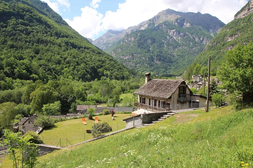 Spacious rustic house with amazing view - Image 1