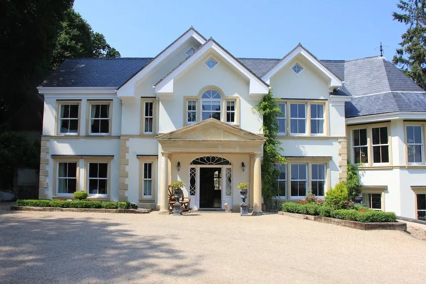 Warm comfortable large house with stunning views - Image 1