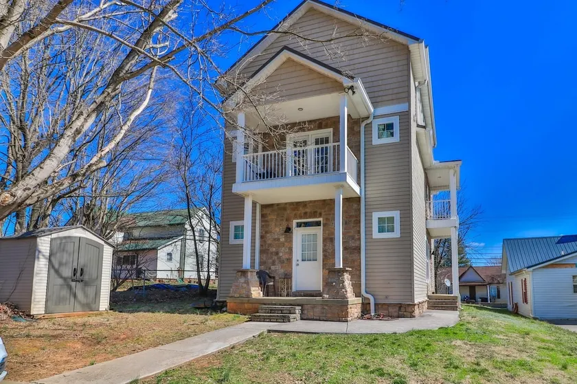 Quiet, Clean & Secure 5bd/5ba Skinny House - Image 1