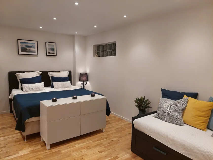 Cozy 1-bedroom apartment with free parking - Image 1