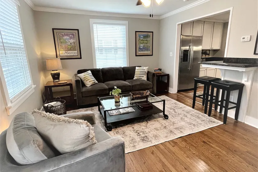 Perfect 2 bed, remodeled home in quaint Pendleton - Image 1