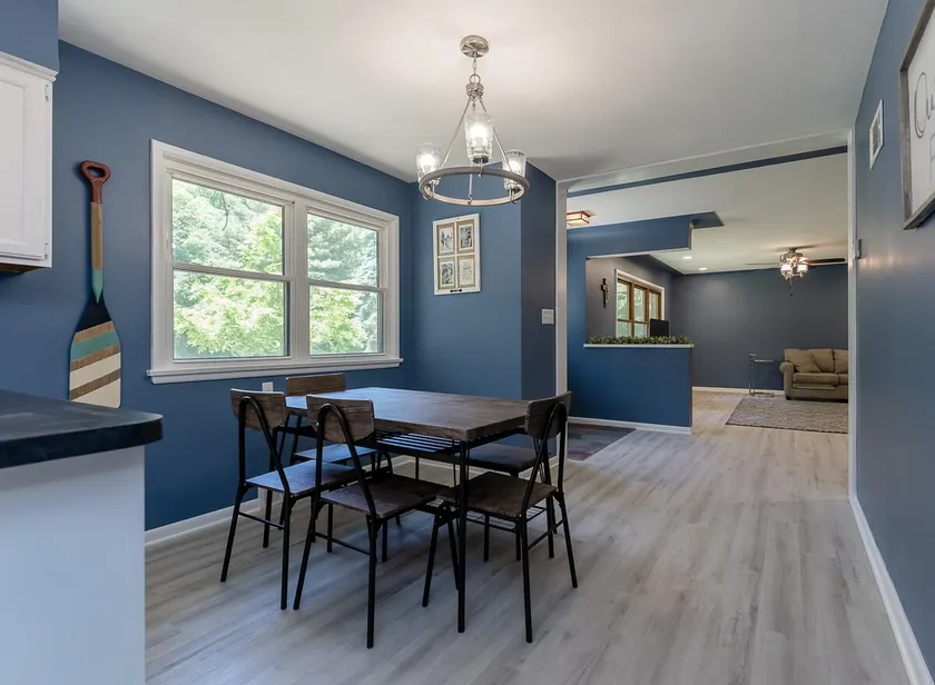 Cozy Remodeled 3BR Getaway Near Scenic Beaches! - Image 1