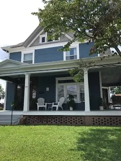 Charming older 3-bedroom home with free parking. - Image 1