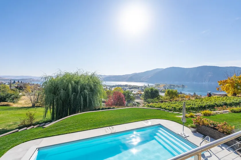 A Vineyard Stay, Savor the Serenity of Manson - Image 1