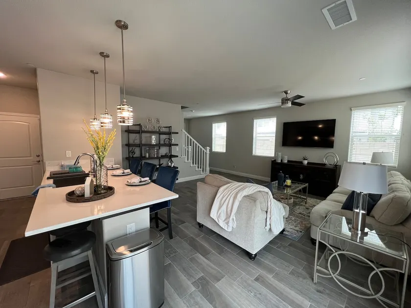 Modern 3 BD home in gated community w/pool access - Image 1