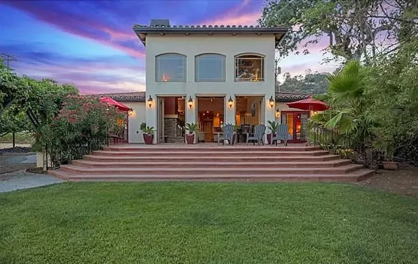 Lakefront Villa + Stunning Views & Outdoor Kitchen - Image 1
