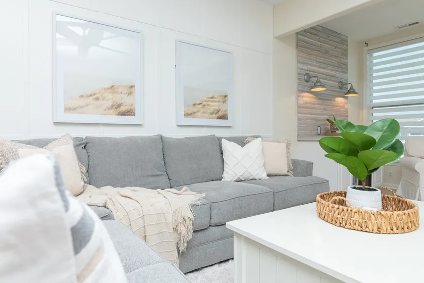 Newly Renovated 3 Bedroom Condo 10 Min to Beach - Image 1