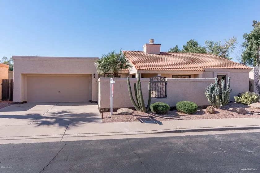 Luxury updated 3-bedroom home with pool - Image 1