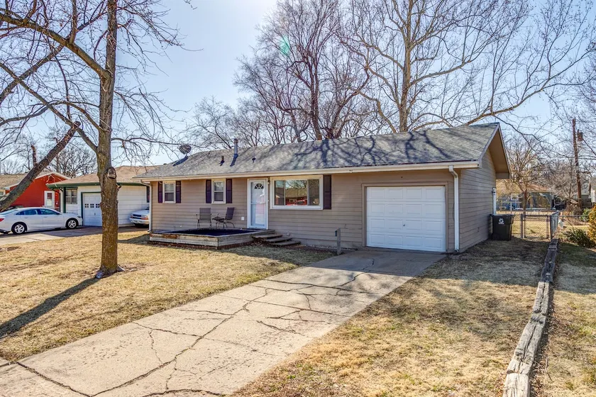 Bright 4 Bedroom 5 minutes from downtown Salina - Image 1