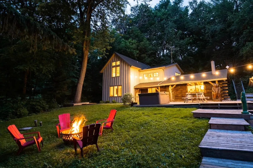 Gorgeous Lake House on Little Green Lake - Image 1