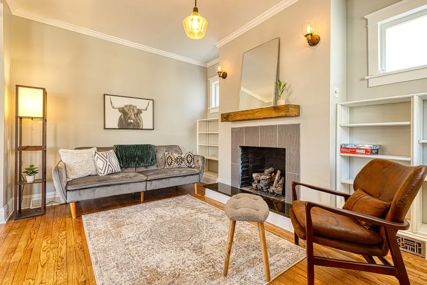 Cozy and Charming 3 Bed, 2 Bath Home - Close to BJC - Image 1