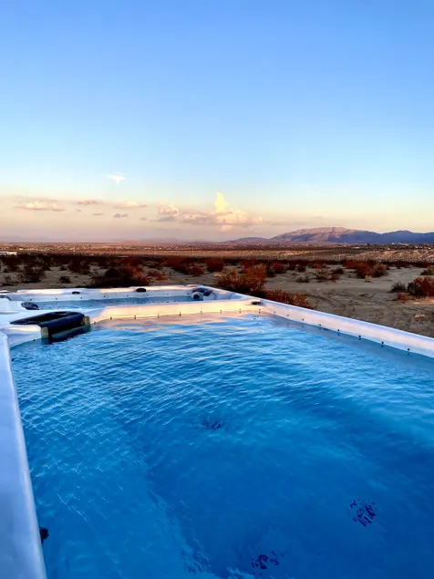 Hilltop Oasis- heated pool & spa plus great views! - Image 1