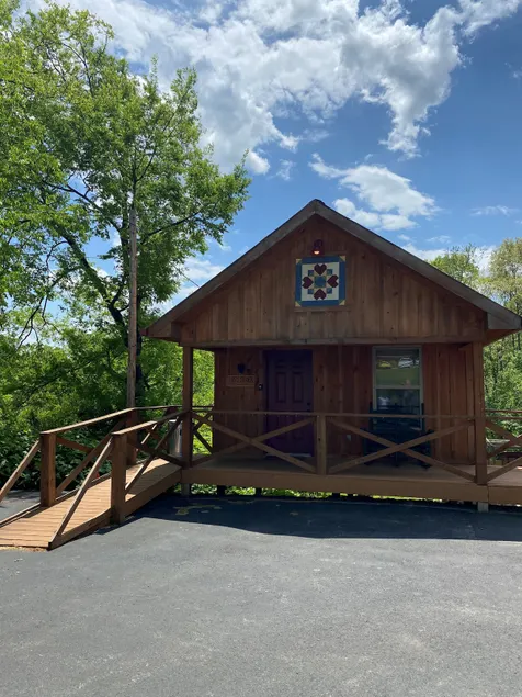Lazy Daisy Cabin 1 - Image 1