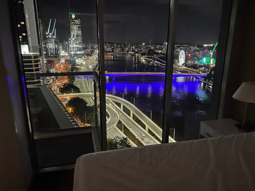 City Living - Brisbane River-View 2 bedroom Apt. - Image 1