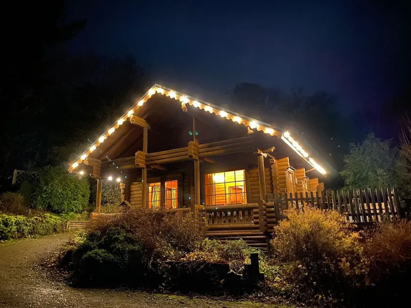 Solid Log Cabin With Private Hot Tub - Oak - Image 1