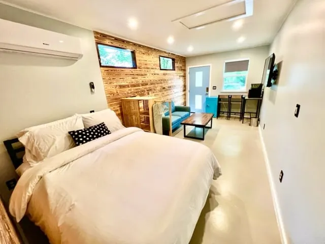 Casita East - Cozy & Private | Parking + Near DT - Image 1