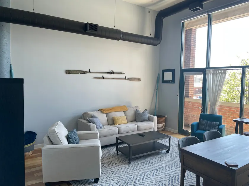 Lake Front in The Oar House - Image 1