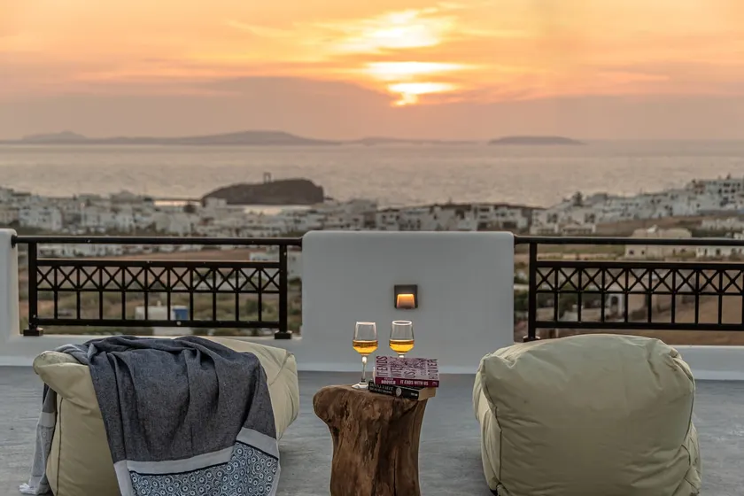 Naxian View Luxury Suite with Outdoor Jacuzzi - Image 1