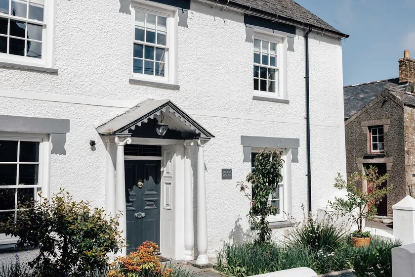 *Escapade de luxe en bord de mer* À Newport, dans le Pembrokeshire, par Black Door Stays - Image 1